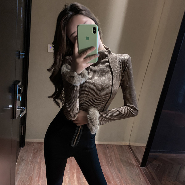 Modern női blúz fekete és barna színben, ujjakkal