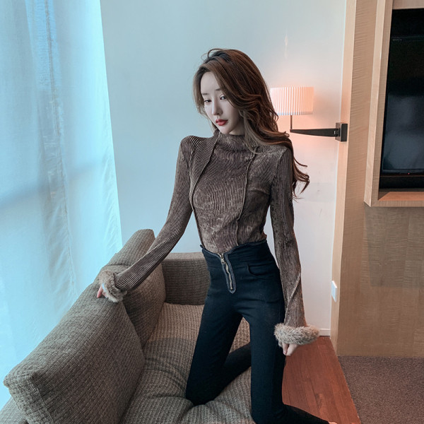 Modern női blúz fekete és barna színben, ujjakkal