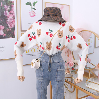 Νέο μοντέλο γυναικείο πουλόβερ με αρκούδα και μακρύ μανίκι σε λευκό και μαύρο χρώμα