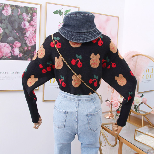 Νέο μοντέλο γυναικείο πουλόβερ με αρκούδα και μακρύ μανίκι σε λευκό και μαύρο χρώμα