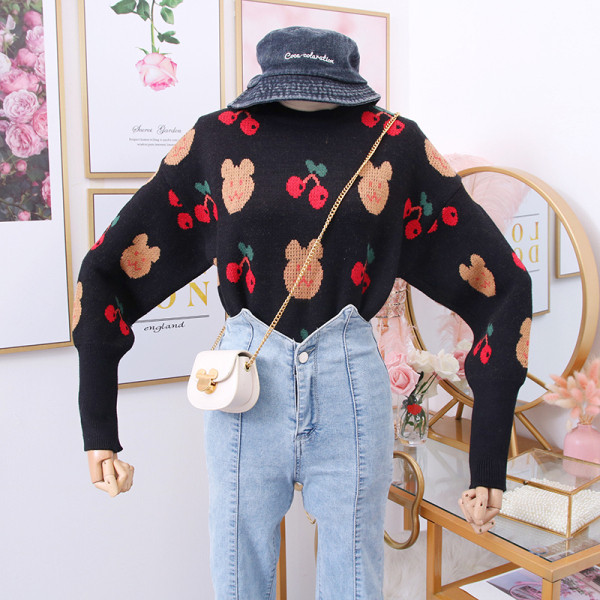 Νέο μοντέλο γυναικείο πουλόβερ με αρκούδα και μακρύ μανίκι σε λευκό και μαύρο χρώμα