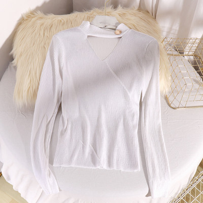 Modern női ing spitz nyakkivágással, fém elemmel több színben