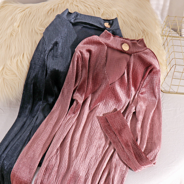 Modern női ing spitz nyakkivágással, fém elemmel több színben