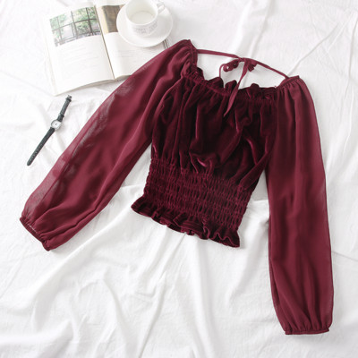 Μοντέρνα γυναικεία μπλούζα με  τετράγωνο ντεκολτέ από βελούδο και τούλι