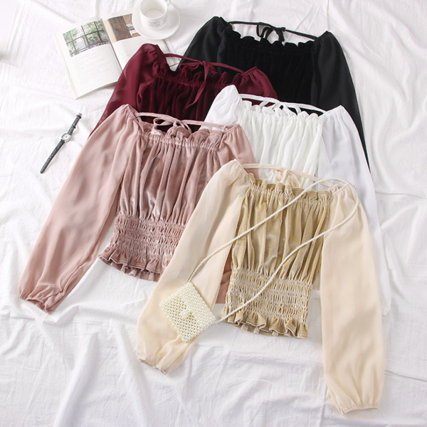 Μοντέρνα γυναικεία μπλούζα με  τετράγωνο ντεκολτέ από βελούδο και τούλι