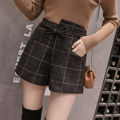 Σύντομα γυναικεία παντελόνια με κορδόνια και κουμπιά σε πέντε χρώματα