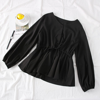 Modern női ing kerek nyakkivágással, gombokkal és megkötővel a derekán