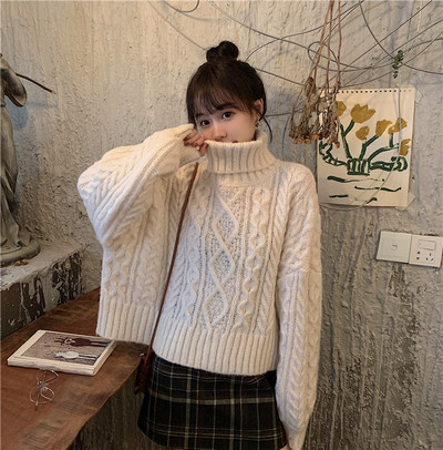 Női téli pulóver magas pólógallérral, széles modell piros, fehér és kék színben