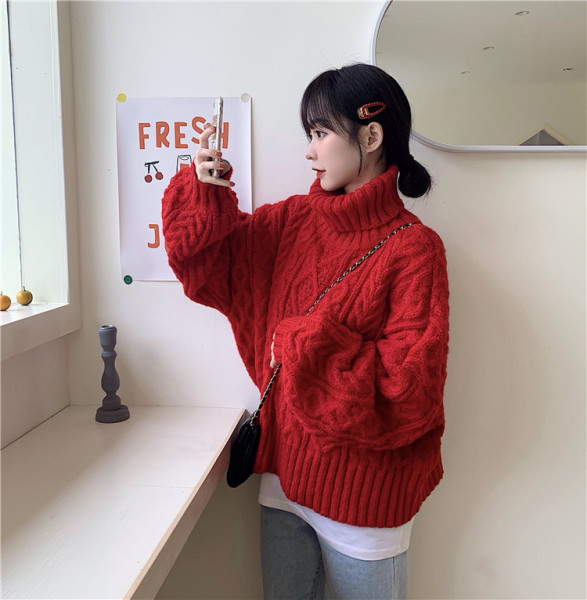 Női téli pulóver magas pólógallérral, széles modell piros, fehér és kék színben