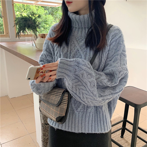 Női téli pulóver magas pólógallérral, széles modell piros, fehér és kék színben