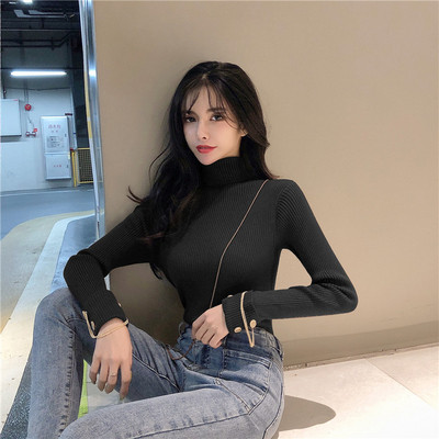 Γυναικείο πουλόβερ με ψηλό κολάρο και μεταλλικά στοιχεία στα  μανίκια