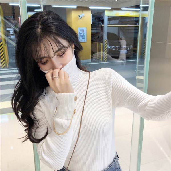 Γυναικείο πουλόβερ με ψηλό κολάρο και μεταλλικά στοιχεία στα  μανίκια