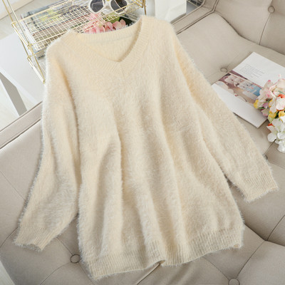 Χνουδωτό γυναικείο πουλόβερ με V-λαιμόκοψη σε πολλά χρώματα