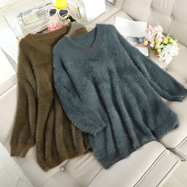 Χνουδωτό γυναικείο πουλόβερ με V-λαιμόκοψη σε πολλά χρώματα