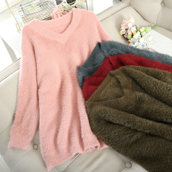 Χνουδωτό γυναικείο πουλόβερ με V-λαιμόκοψη σε πολλά χρώματα