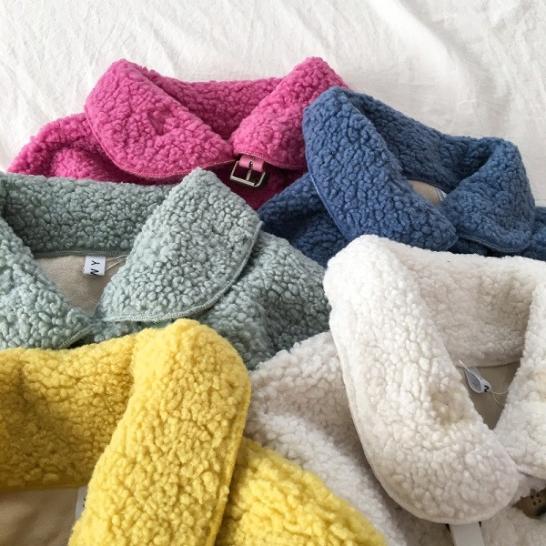 Modern női kabát öt színben, gombokkal és zsebekkel