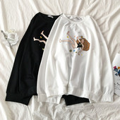 Női alkalmi blúz fehér és fekete színben, rátéttel és ovális nyakkivágással