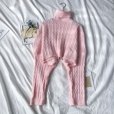 Σύντομο γυναικείο πουλόβερ  σε τρία χρώματα με κολάρο και μακρύ μανίκι