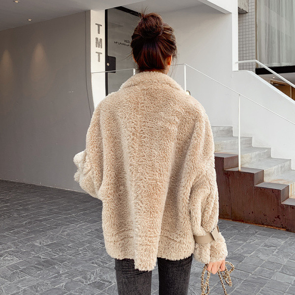 Új modell női télikabát zsebekkel és magas gallérral bézs, rózsaszín és barna színekben