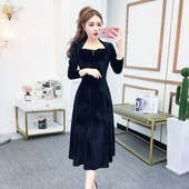 Modern női bársonyruha fekete és piros színben, hosszú ujjal