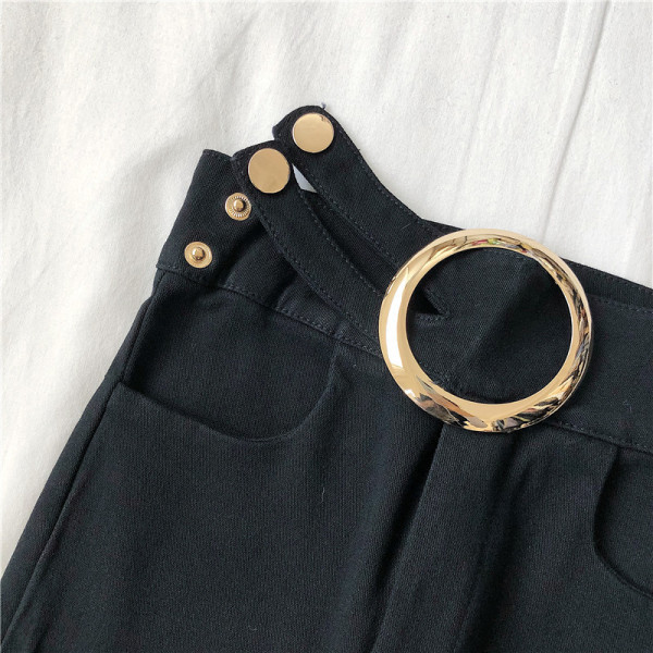 Μοντέρνο γυναικείο παντελόνι με ψηλή μέσης και τσέπες σε μαύρο χρώμα