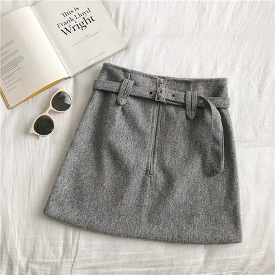 Κοντή γυναικεία φούστα σε τρία χρώματα με υψηλή μέση και ζώνη