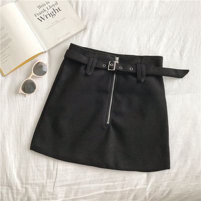 Κοντή γυναικεία φούστα σε τρία χρώματα με υψηλή μέση και ζώνη