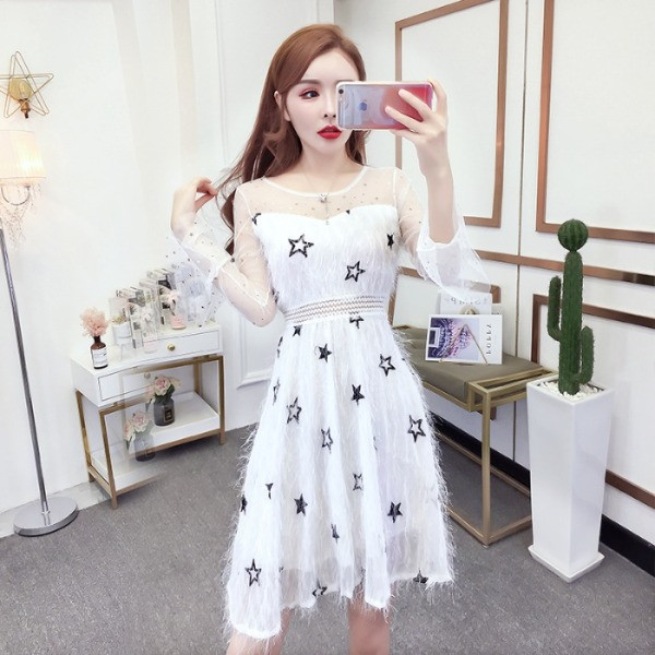 Modern női ruha tüll fehér és fekete - szabású modell