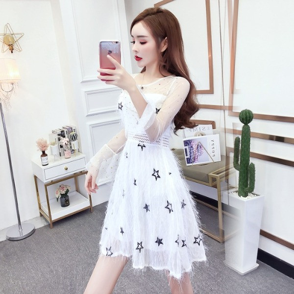 Modern női ruha tüll fehér és fekete - szabású modell