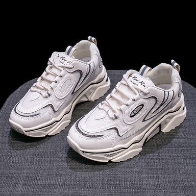 Sport és alkalmi női tornacipő durva talppal, két színben