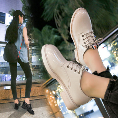 Γυναικεία casual παπούτσια με  ίσια σόλα σε μαύρο και μπεζ χρώμα