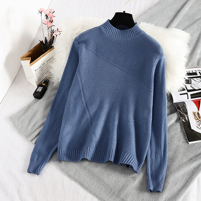 Дамски модерен пуловер с висока яка и дълъг ръкав в син и бял цвят