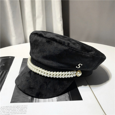 Modern női bársony sapka fekete-fehér gyöngylánccal