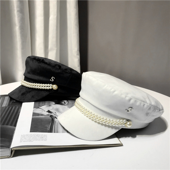 Modern női bársony sapka fekete-fehér gyöngylánccal