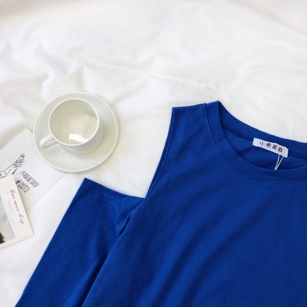 Alkalmi női blúz fekete és kék színben, csupasz váll