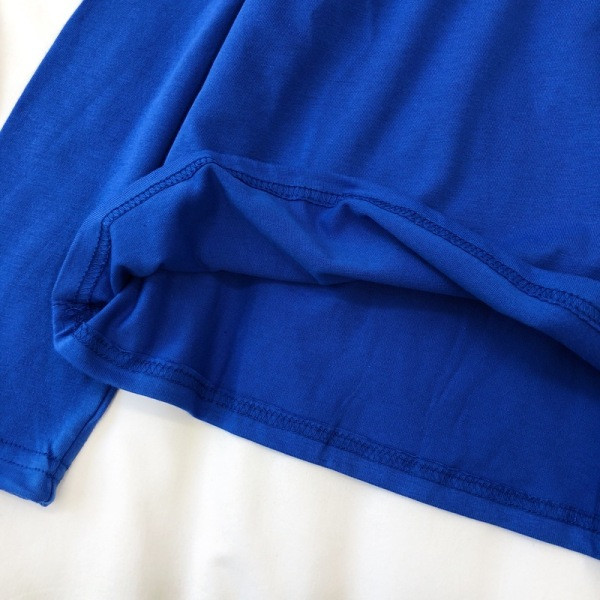 Alkalmi női blúz fekete és kék színben, csupasz váll