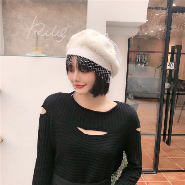 Női retro barett típusú sapka gyöngyökkel és hálóval több színben