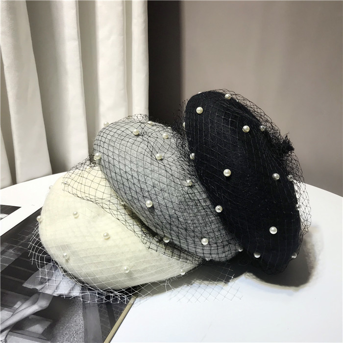 Дамска ретро шапка тип барета с перли и мрежа в няколко цвята