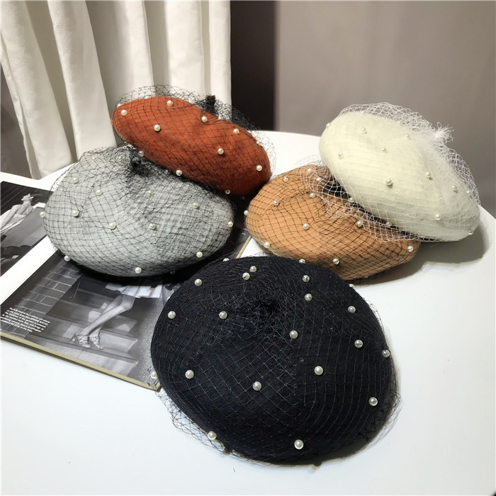 Női retro barett típusú sapka gyöngyökkel és hálóval több színben
