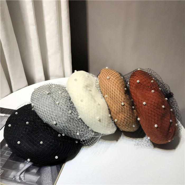 Női retro barett típusú sapka gyöngyökkel és hálóval több színben