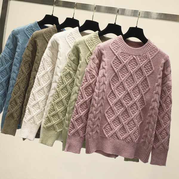 Μοντέρνο γυναικείο πουλόβερ  με ωοειδές ντεκολτέ και μακρύ μανίκι σε πέντε χρώματα