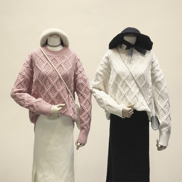 Μοντέρνο γυναικείο πουλόβερ  με ωοειδές ντεκολτέ και μακρύ μανίκι σε πέντε χρώματα