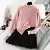 Μοντέρνο γυναικείο πουλόβερ με κολάρο και πέρλες για τα μανίκια σε πράσινο και ροζ χρώμα