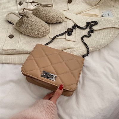 Öko bőrből készült modern női táska fém csattal és lánccal több színben