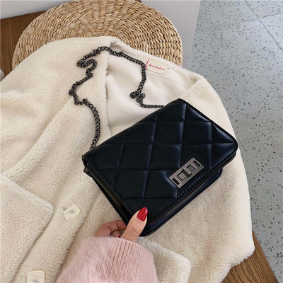 Öko bőrből készült modern női táska fém csattal és lánccal több színben