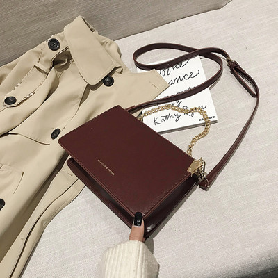 Női bőrtáska hosszú füllel és lánccal, négy színben