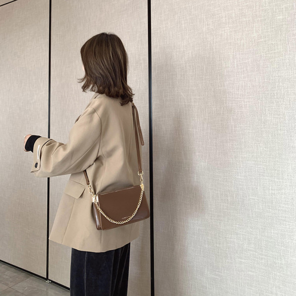 Női bőrtáska hosszú füllel és lánccal, négy színben