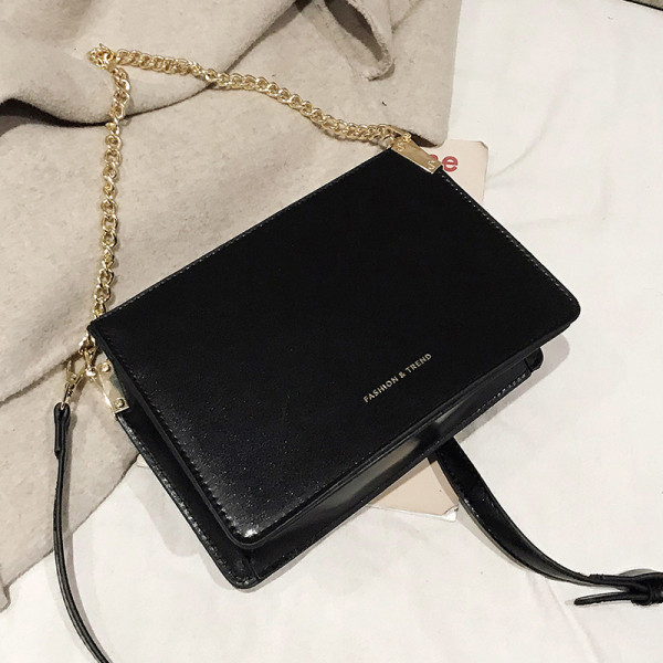 Női bőrtáska hosszú füllel és lánccal, négy színben