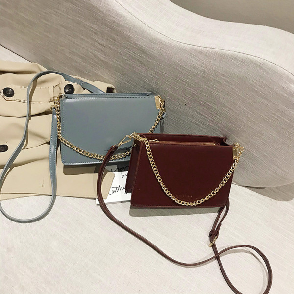 Női bőrtáska hosszú füllel és lánccal, négy színben