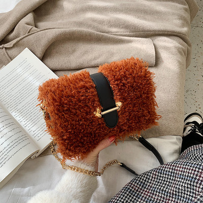 Női pehelytáska hosszú lánccal, fekete, barna, bézs és fehér színekben